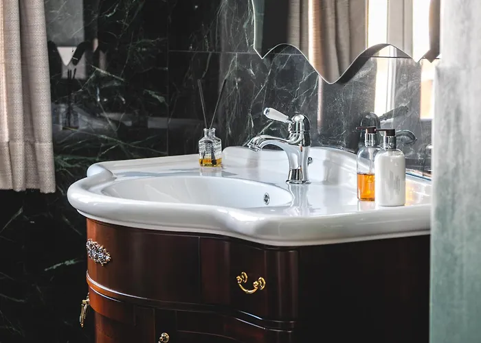 Bed & Breakfast Victoria Mansion A Luxurious Neoclassical Experience