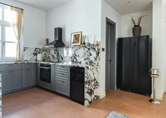 Victoria Mansion A Luxurious Neoclassical Experience Bed & Breakfast